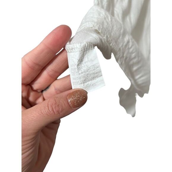 White Detailed Shoulder Bell Sleeve Button Front Blouse Size M Peasant Boho - Picture 10 of 10